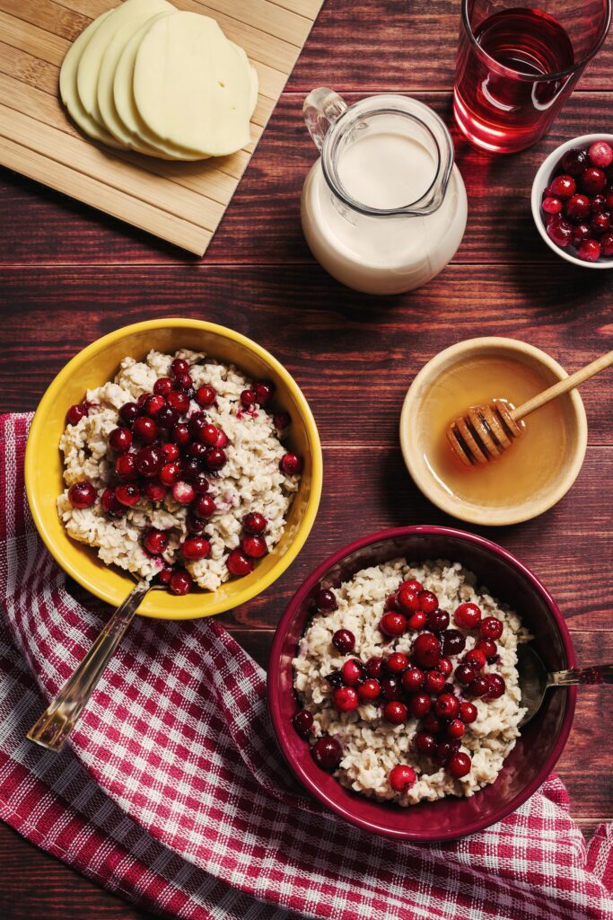 oatmeal topped with cranberries to support health 
